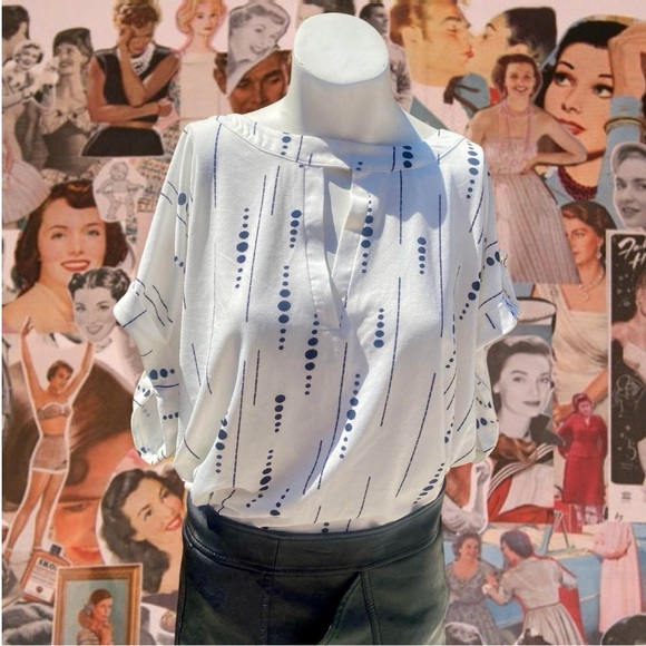 Cure Tops - White & Black Short Sleeve Top 🤍